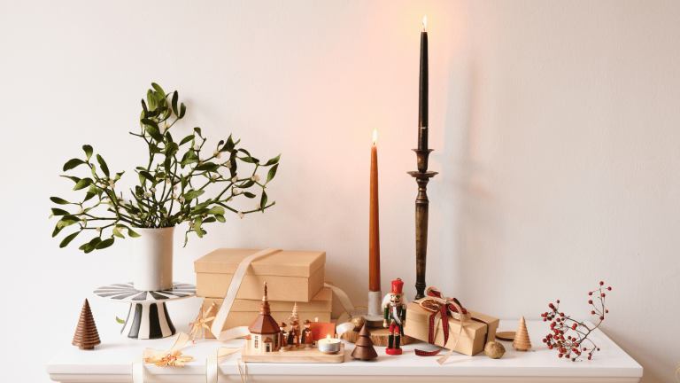 12 Fresh Summer Mantle Ideas