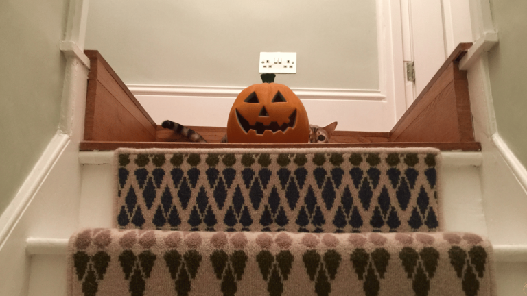 10 Halloween Staircase Decor Ideas